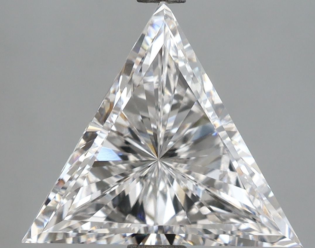 Loose Lab Diamond - IGI Triangular 3.43ct D VVS2: Loose Lab Diamond - IGI Triangular 3.43ct D VVS2 A stunning lab-grown diamond, certified by the International Gemological Institute (IGI), boasts exceptional clarity and color, with a VVS2 grade and D
