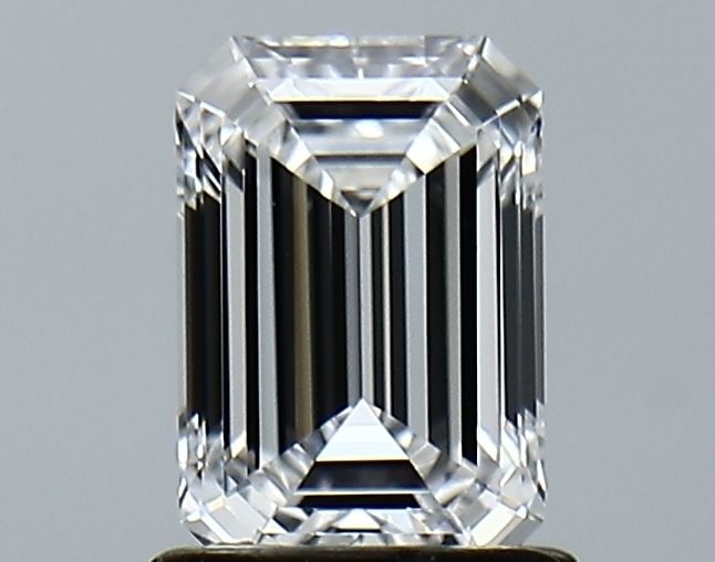 Loose Lab Diamond - GIA Emerald 1.07ct E VVS2: Loose Lab Diamond - GIA Emerald 1.07ct E VVS2 A rare and exceptional gem, this 1.07ct GIA Emerald-cut lab diamond boasts an impressive VVS2 clarity grade, giving it unparalleled brilliance and fire. I