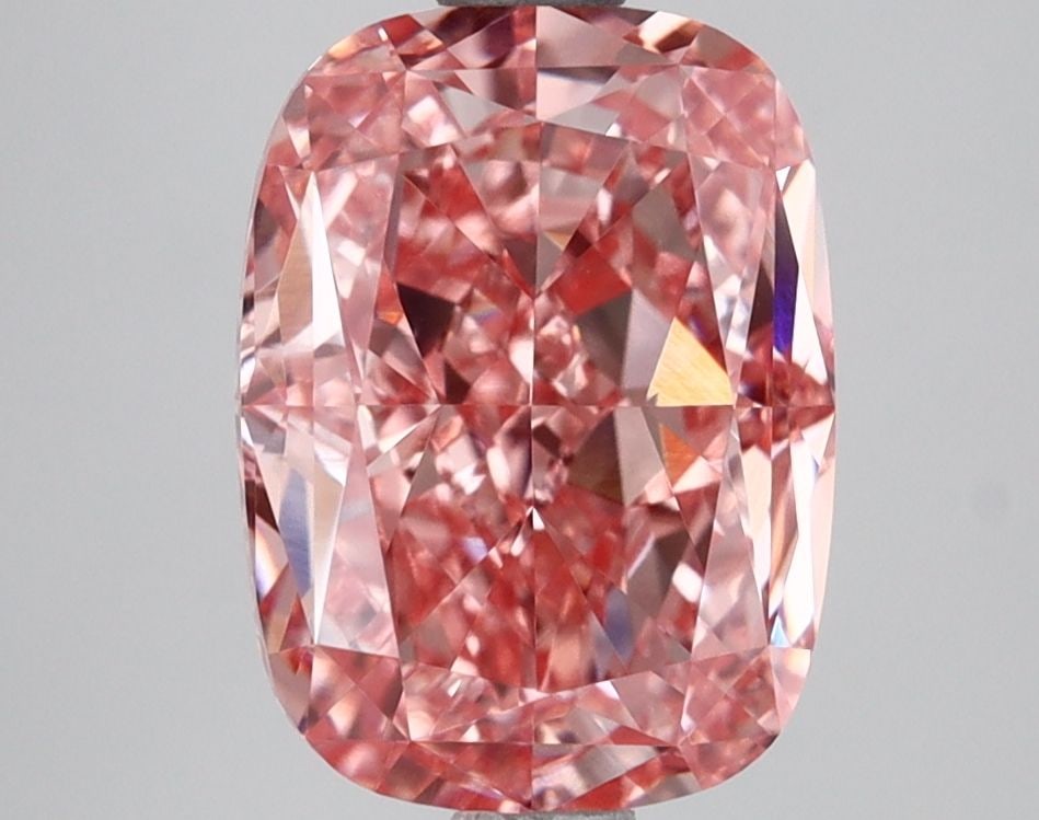 Loose Lab Diamond - IGI Cushion Modified 2.86ct Fancy Vivid Pink VVS2: Loose Lab Diamond - IGI Cushion Modified 2.86ct Fancy Vivid Pink VVS2 Experience the rare beauty of a Fancy Vivid Pink diamond, expertly certified by the International Gemological Institute (IGI). Thi
