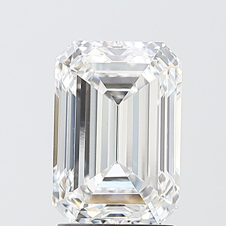 Loose Lab Diamond - IGI Emerald 2.51ct E VVS2: Loose Lab Diamond - IGI Emerald 2.51ct E VVS2 Experience the unparalleled brilliance of a lab-grown diamond, certified by IGI as an exceptional 2.51ct emerald-cut gemstone with an E color and VVS2 cla