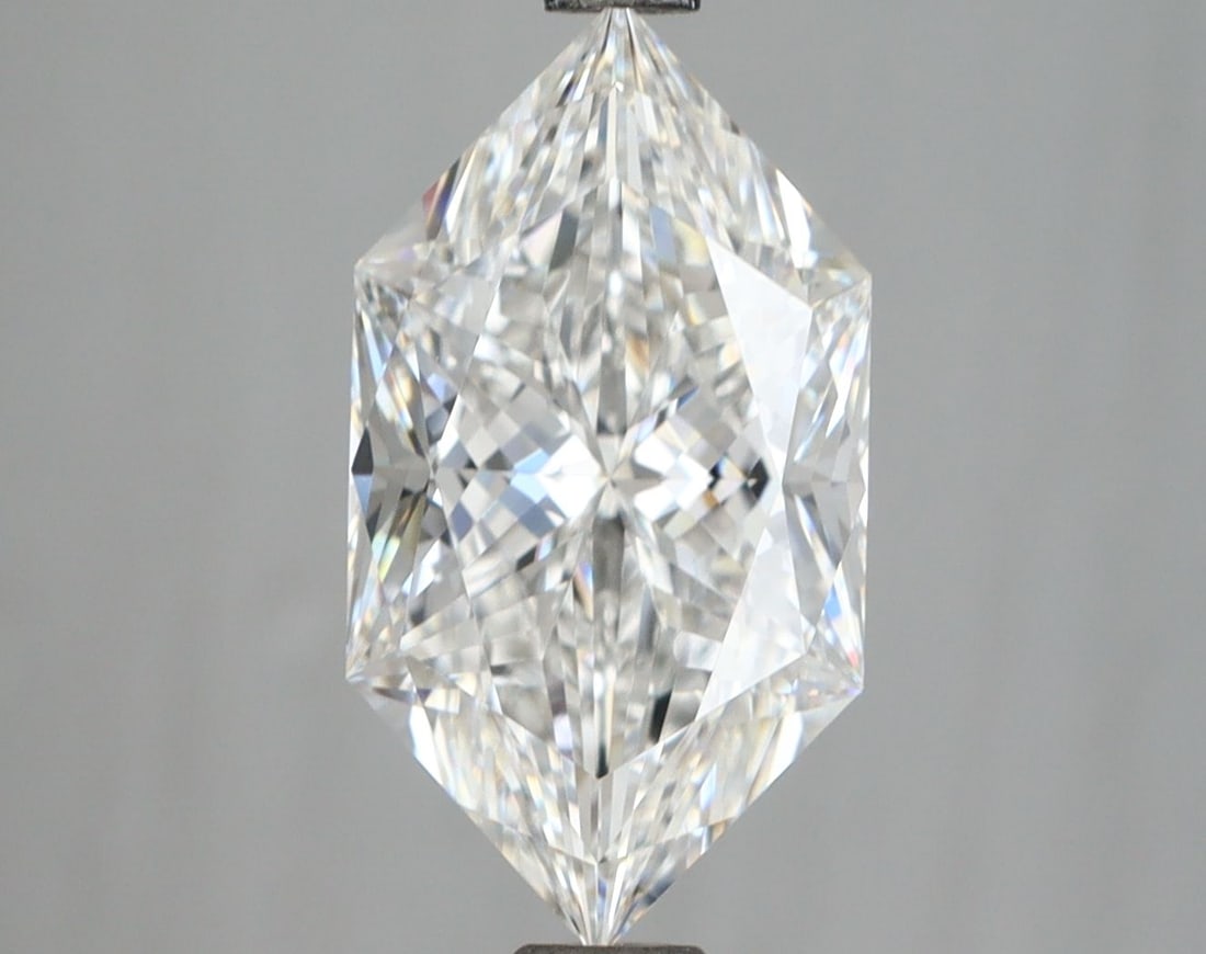 IGI Hexagonal 3.08ct E VVS2 Loose Lab Diamond: IGI Hexagonal 3.08ct E VVS2 Loose Lab Diamond A rare and exceptional lab-grown diamond, certified by the International Gemological Institute (IGI), boasts an impressive 3.08 carat weight with a vibran