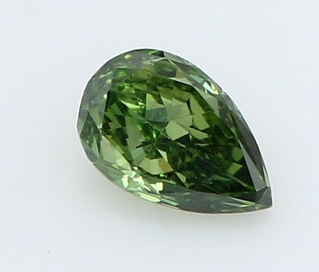 Loose Lab Diamond - IGI Pear 0.19ct Fancy Vivid Green VVS2: Loose Lab Diamond - IGI Pear 0.19ct Fancy Vivid Green VVS2 Experience the rare beauty of a lab-grown diamond, certified by the International Gemological Institute (IGI) as Fancy Vivid Green, with