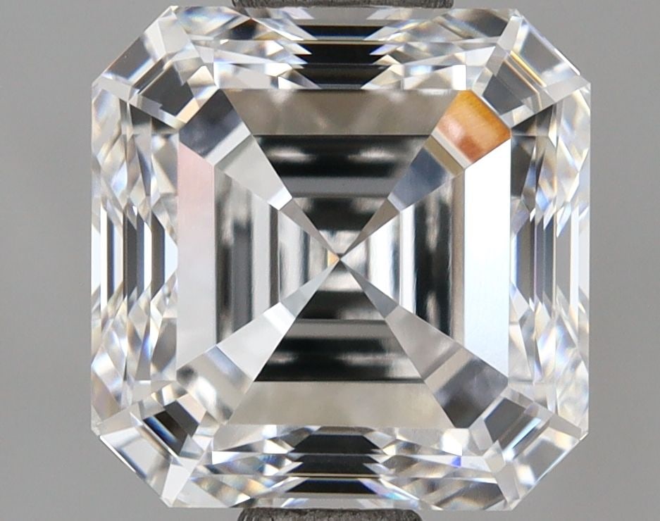 IGI Square Emerald 2.01ct D VVS1 Loose Lab Diamond: IGI Square Emerald 2.01ct D VVS1 Loose Lab Diamond Experience the exceptional beauty of a lab-grown diamond, certified by IGI as a 2.01ct D VVS1 Square Emerald cut gemstone. This flawless stone boasts
