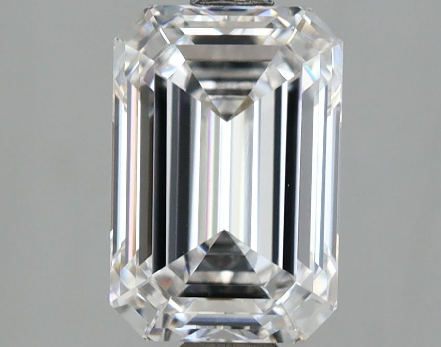Loose Lab Diamond - IGI Emerald 2.57ct D VVS1: Loose Lab Diamond - IGI Emerald 2.57ct D VVS1 A truly unique and rare gem, this lab-grown diamond boasts exceptional clarity with its VVS1 grade, showcasing a dazzling D color that shines bright in th