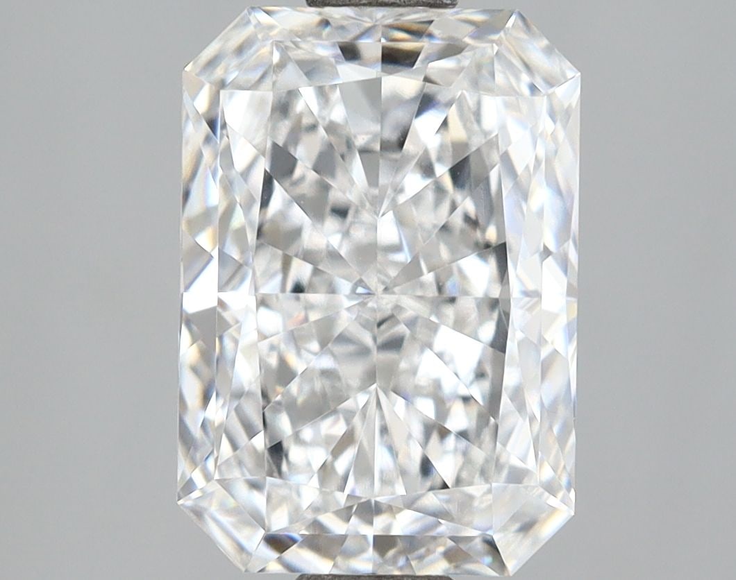 IGI Radiant 2.5ct D VVS1 Loose Lab Diamond: IGI Radiant 2.5ct D VVS1 Loose Lab Diamond Experience the brilliance of nature, without the environmental impact. This stunning IGI Radiant 2.5ct D VVS1 loose lab diamond boasts exceptional clarity