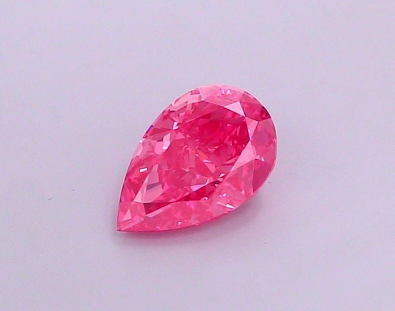Loose Lab Diamond - IGI Pear 1.52ct Fancy Vivid Pink VVS2: Loose Lab Diamond - IGI Pear 1.52ct Fancy Vivid Pink VVS2 Experience the rare beauty of a lab-grown diamond, certified by IGI as Fancy Vivid Pink with exceptional clarity and cut. This 1.52ct