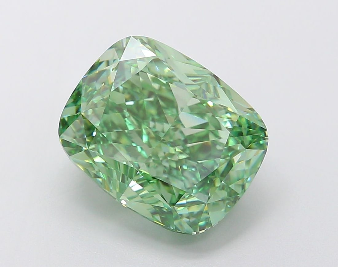 Loose Lab Diamond - IGI Cushion Modified 6.08ct Fancy Vivid Green VVS1: Loose Lab Diamond - IGI Cushion Modified 6.08ct Fancy Vivid Green VVS1 Experience the rarity of nature's finest gemstone with this stunning 6.08ct Fancy Vivid Green lab-grown diamond, certified by