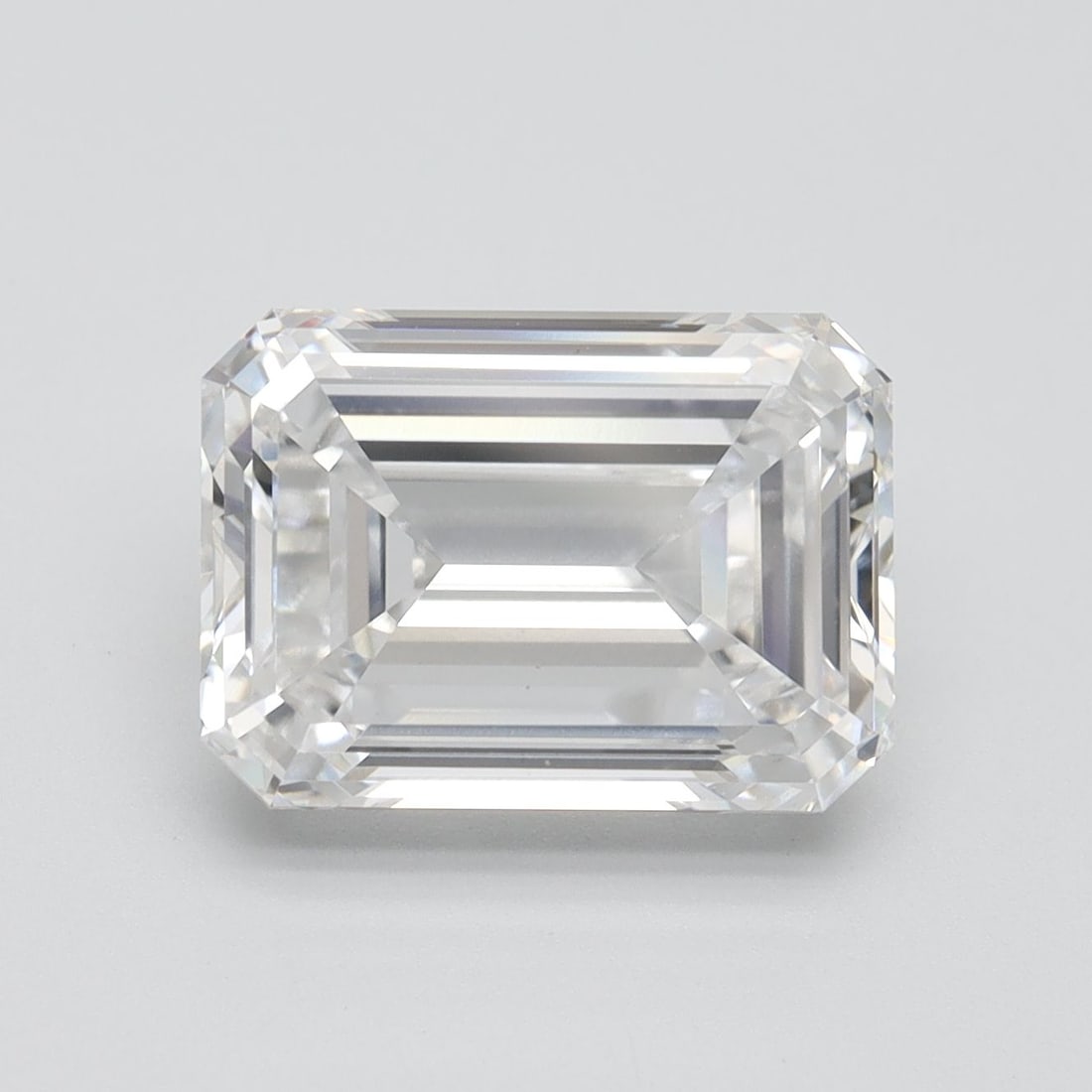 Loose Lab Diamond - IGI Emerald 5.02ct E VVS2: Loose Lab Diamond - IGI Emerald 5.02ct E VVS2 A rare and exceptional lab-grown diamond, certified by the International Gemological Institute (IGI), boasts an impressive 5.02 carats of vibrant emerald