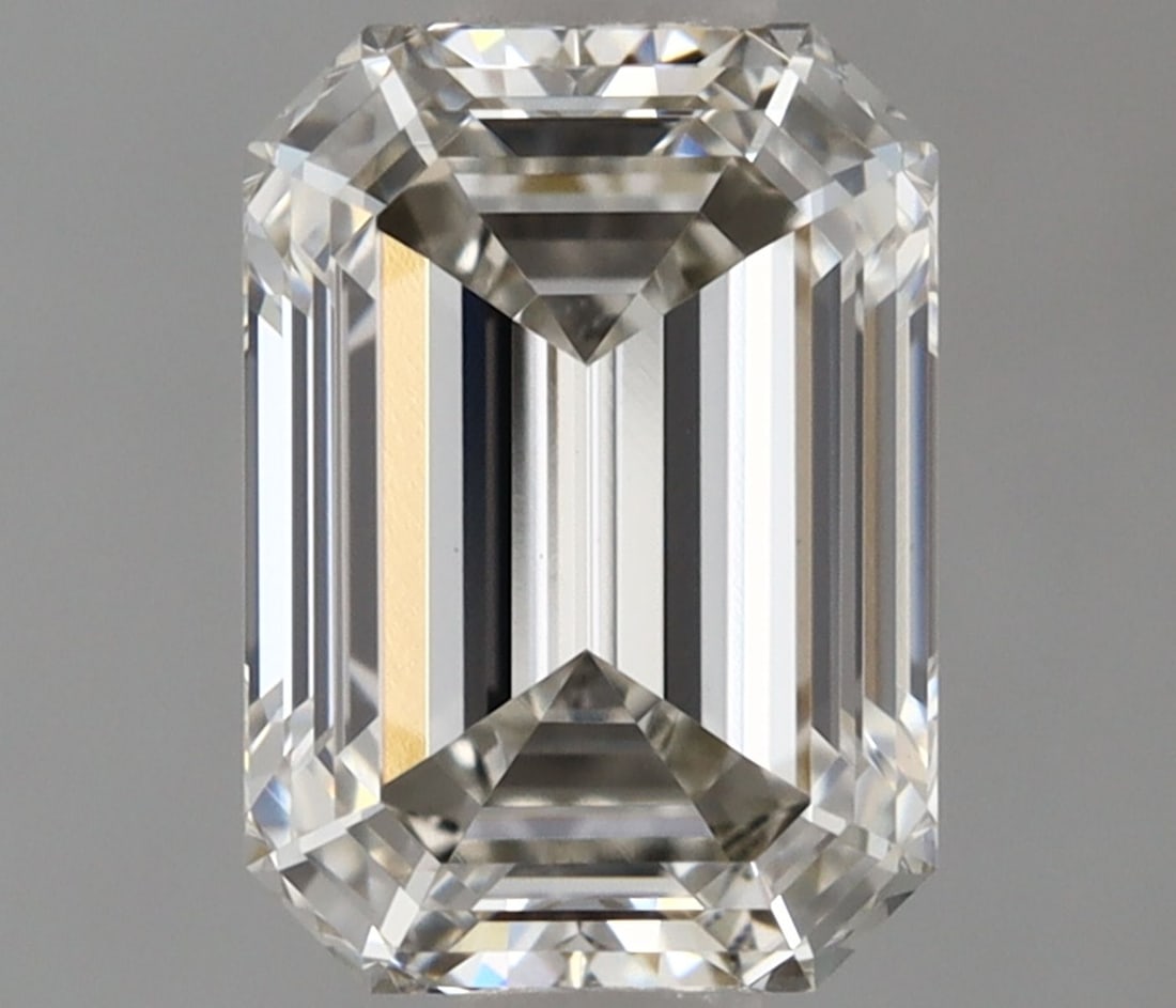 Loose Lab Diamond - IGI Emerald 0.89ct H VVS2: Loose Lab Diamond - IGI Emerald 0.89ct H VVS2 Experience the exceptional quality of this lab-grown diamond, certified by the International Gemological Institute (IGI) as an Emerald cut with a vibrant