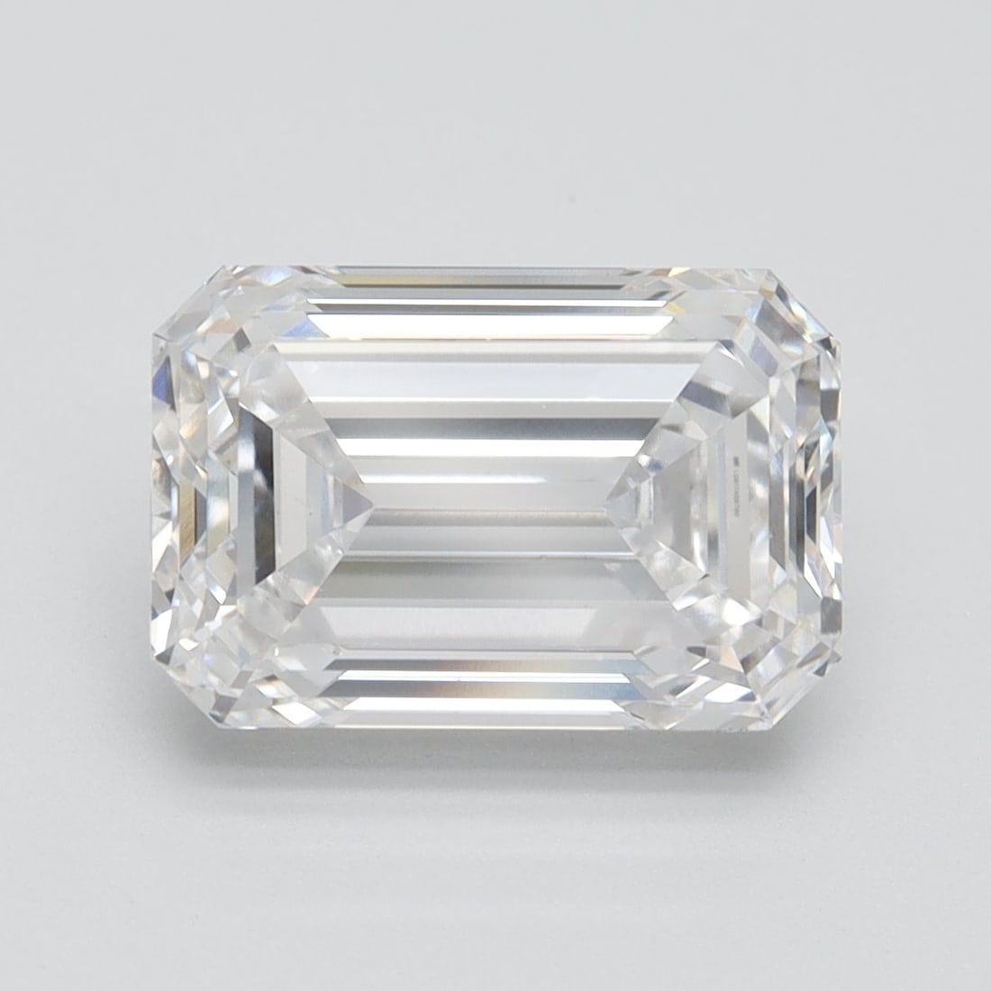 Loose Lab Diamond - IGI Emerald 4.51ct E VVS2: Loose Lab Diamond - IGI Emerald 4.51ct E VVS2 A rare and exceptional lab-grown diamond, certified by the International Gemological Institute (IGI), boasts an impressive 4.51 carats of vibrant color an