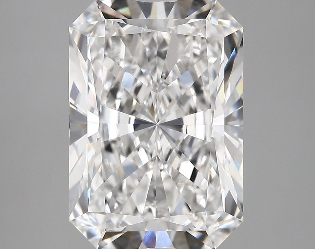 IGI Radiant 5.18ct E VVS2 Loose Lab Diamond: IGI Radiant 5.18ct E VVS2 Loose Lab Diamond A rare opportunity to own a truly unique gem, this 5.18ct IGI Radiant cut lab diamond boasts exceptional clarity and color, with a vibrant E grade and VVS2