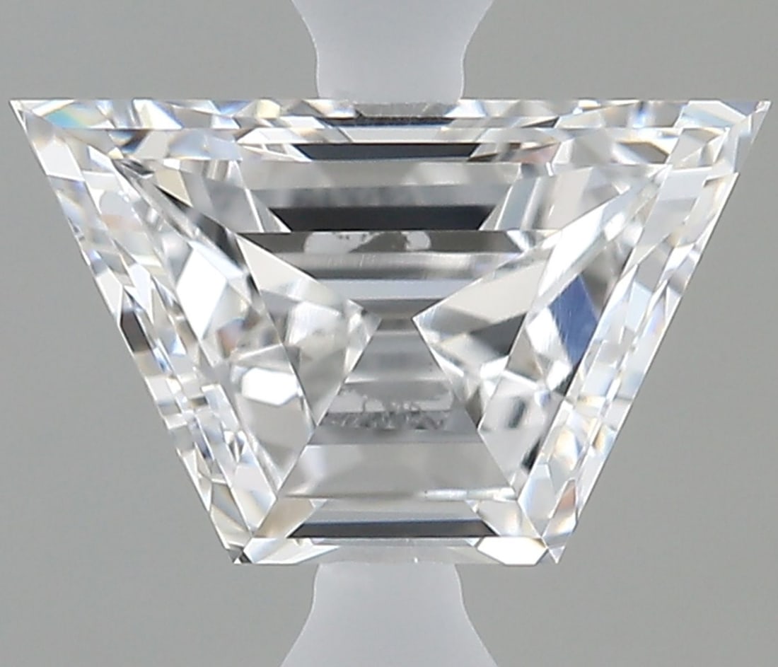 Loose Lab Diamond - Trapezoid 0.62ct E VVS2: Loose Lab Diamond - Trapezoid 0.62ct E VVS2 Experience the brilliance of a lab-grown diamond, certified as E color and VVS2 clarity, with exceptional cut and polish characteristics. This 0.62ct trapez
