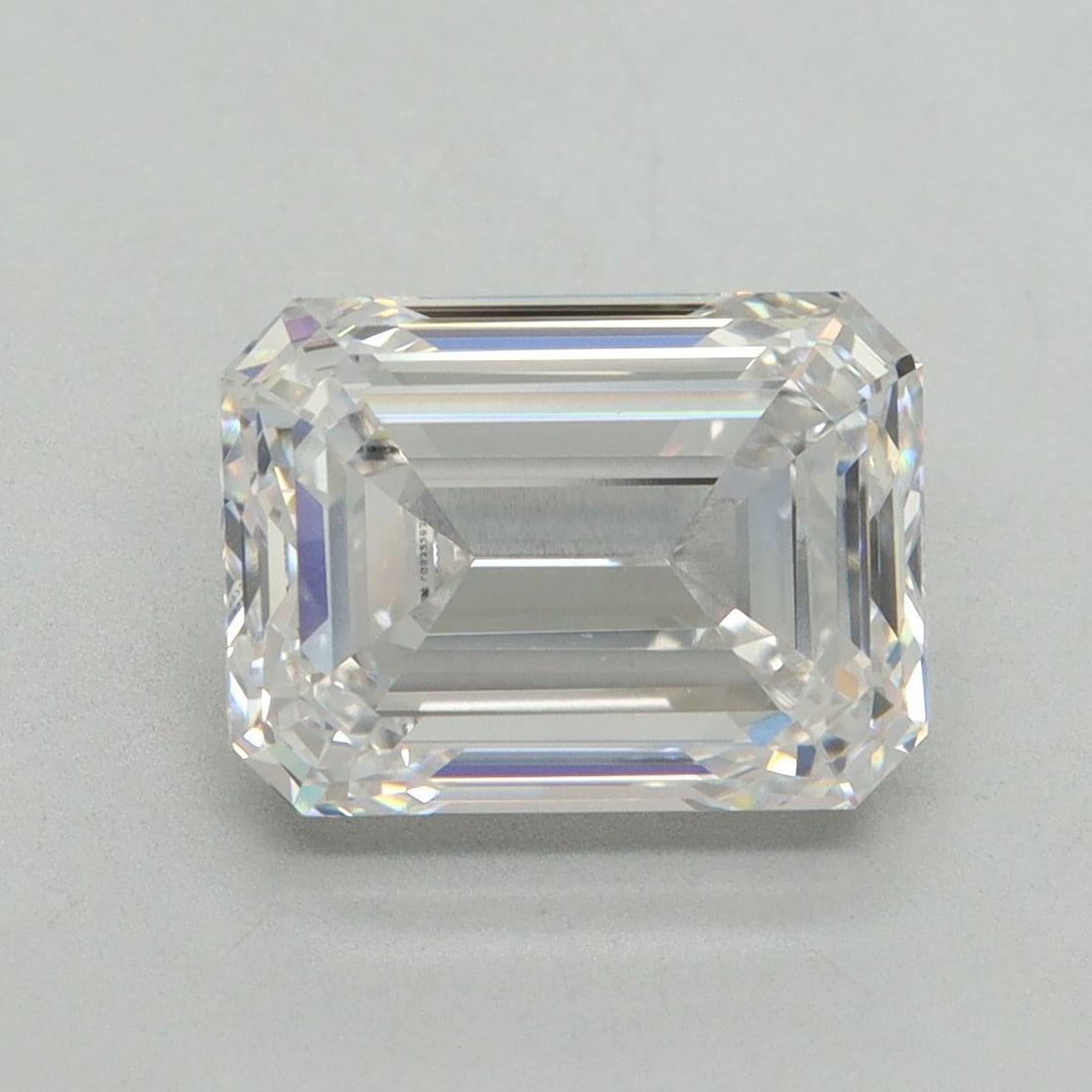 Loose Lab Diamond - IGI Emerald 4.1ct E VVS2: Loose Lab Diamond - IGI Emerald 4.1ct E VVS2 Experience the brilliance of a lab-grown diamond, certified by IGI as an exceptional 4.1ct E color gemstone with VVS2 clarity and EX polish and symmetry. I