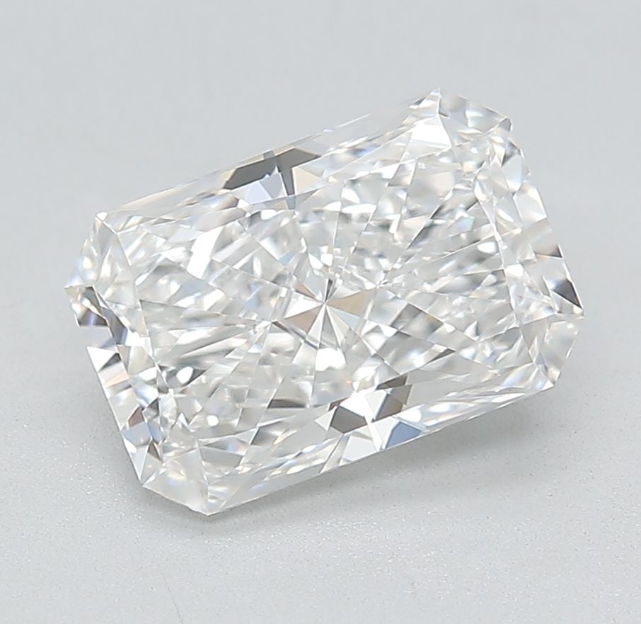IGI Radiant 2.5ct E VVS2 Loose Lab Diamond: IGI Radiant 2.5ct E VVS2 Loose Lab Diamond Experience the brilliance of nature, without the environmental impact - this stunning IGI Radiant 2.5ct E VVS2 loose lab diamond boasts exceptional clarity a