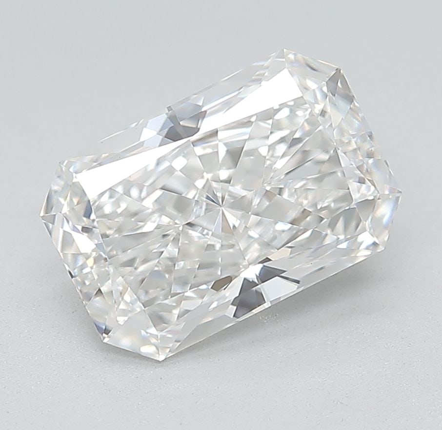 IGI Radiant 2.59ct E VVS2 Loose Lab Diamond: IGI Radiant 2.59ct E VVS2 Loose Lab Diamond Experience the brilliance of a lab-grown diamond, certified by IGI as a radiant 2.59ct E VVS2 gemstone. With its exceptional cut, color, and clarity, this s