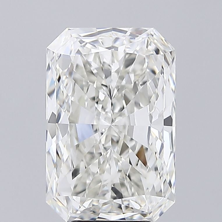 IGI Radiant 5.53ct G VVS1 Loose Lab Diamond: IGI Radiant 5.53ct G VVS1 Loose Lab Diamond Experience the brilliance of nature, without the environmental impact, with this exceptional 5.53ct IGI Radiant lab-grown diamond. Its G color and VVS1 clar
