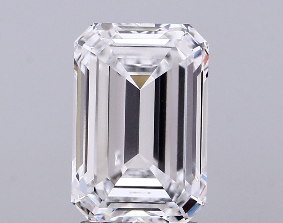 Loose Lab Diamond - IGI Emerald 3.55ct E VVS1: Loose Lab Diamond - IGI Emerald 3.55ct E VVS1 A rare and exceptional lab-grown diamond, certified by the International Gemological Institute (IGI), boasts an impressive 3.55 carats of unparalleled cla