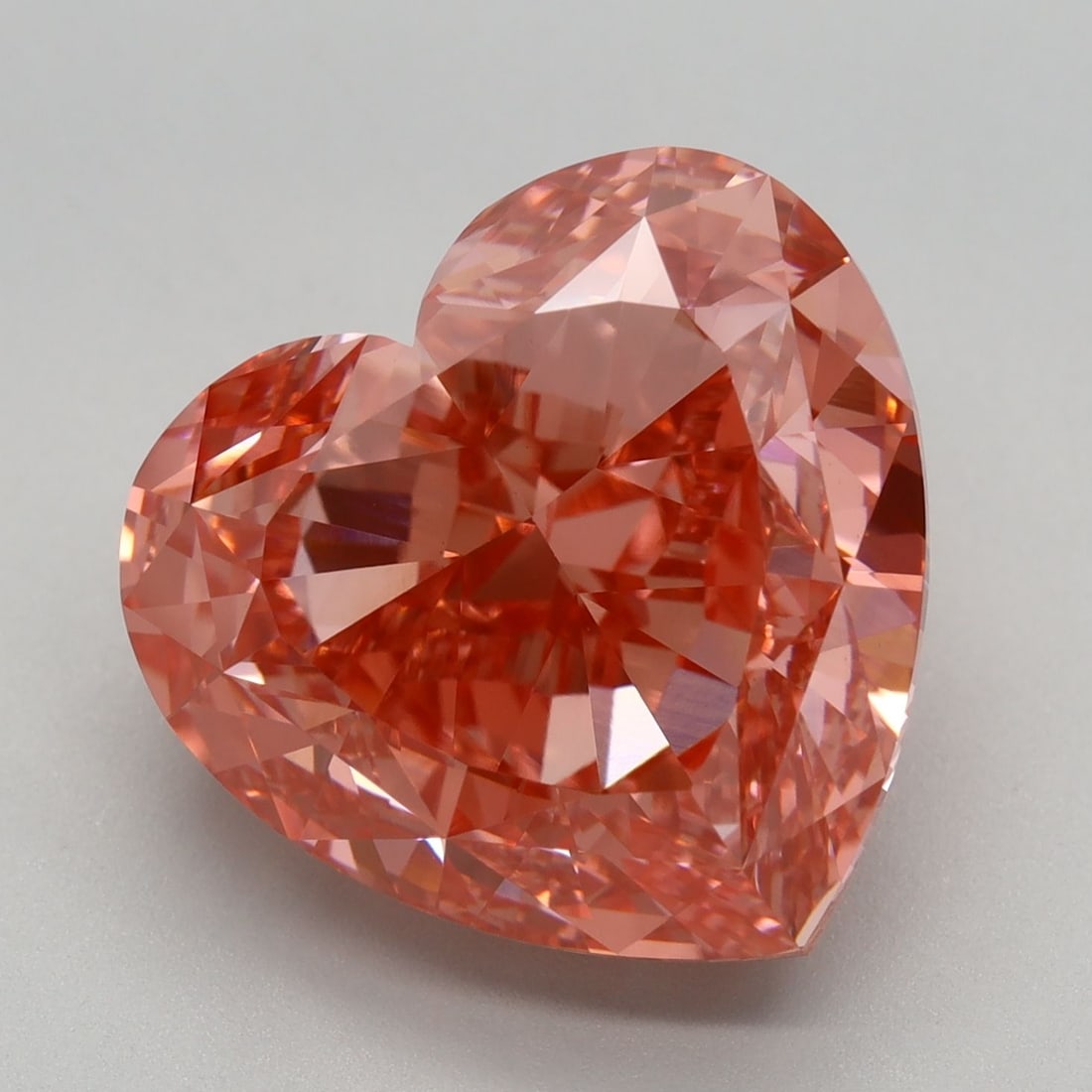IGI Heart 7.63ct Fancy Vivid Pink VVS2 Loose Lab Diamond: IGI Heart 7.63ct Fancy Vivid Pink VVS2 Loose Lab Diamond Experience the unparalleled beauty of nature with this stunning 7.63ct Fancy Vivid Pink VVS2 loose lab diamond, certified by IGI and boasting e