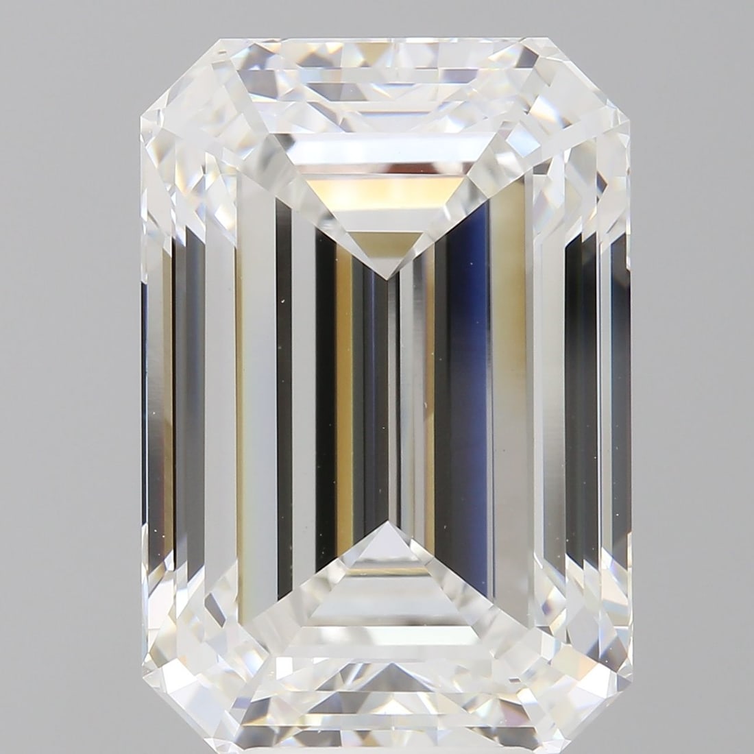 Loose Lab Diamond - IGI Emerald 8.0ct E VVS2: Loose Lab Diamond - IGI Emerald 8.0ct E VVS2 Experience the beauty of nature in a lab-grown diamond, certified by IGI as an exceptional 8.0ct Emerald cut gemstone with an impressive VVS2 clarity and E