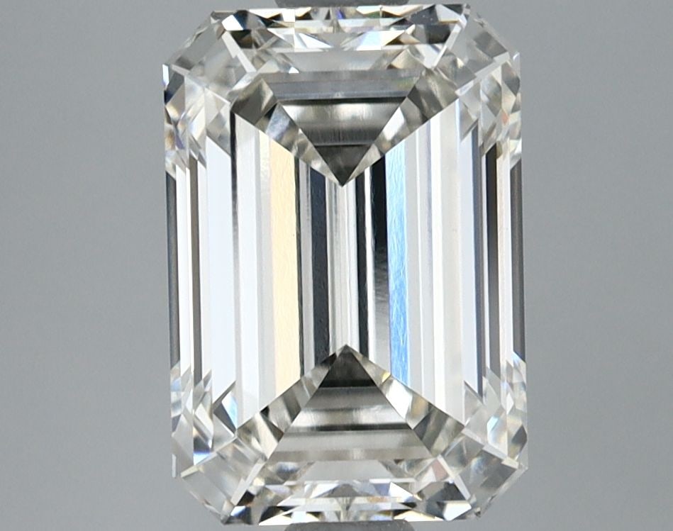 Loose Lab Diamond - IGI Emerald 2.6ct G VVS2: Loose Lab Diamond - IGI Emerald 2.6ct G VVS2 Experience the unparalleled brilliance of a lab-grown diamond, certified by IGI as a stunning 2.6ct G VVS2 emerald cut gemstone. With its exceptional clari