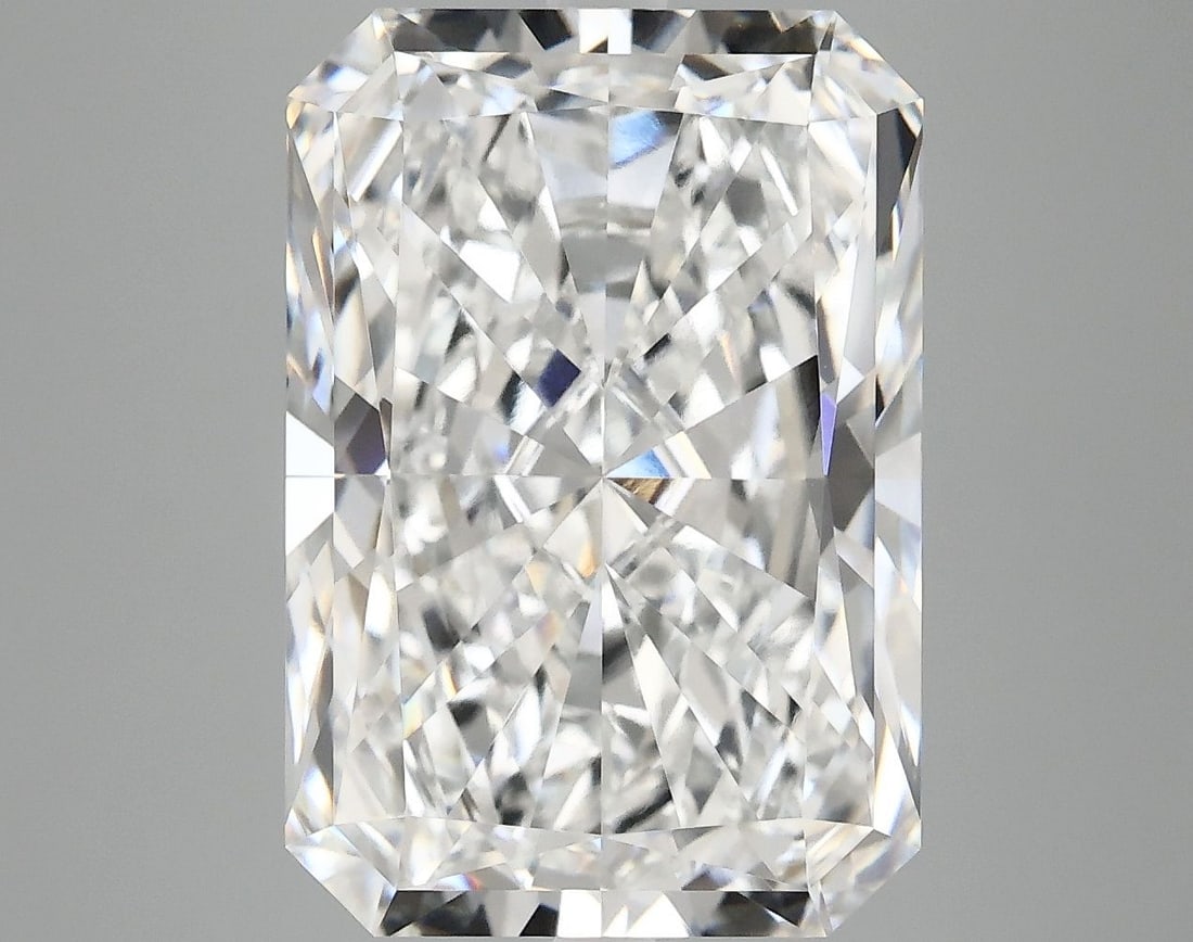 IGI Radiant 8.2ct E VVS2 Loose Lab Diamond: IGI Radiant 8.2ct E VVS2 Loose Lab Diamond Experience the brilliance of nature, crafted in a lab for unparalleled quality and consistency. This stunning 8.2ct IGI Radiant diamond boasts exceptional cl