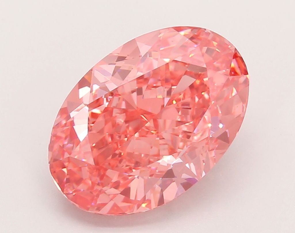 IGI Oval 4.59ct Fancy Vivid Pink VVS2 Loose Lab Diamond: IGI Oval 4.59ct Fancy Vivid Pink VVS2 Loose Lab Diamond A rare and breathtakingly beautiful Fancy Vivid Pink diamond, certified by the International Gemological Institute (IGI), boasts exceptional cla
