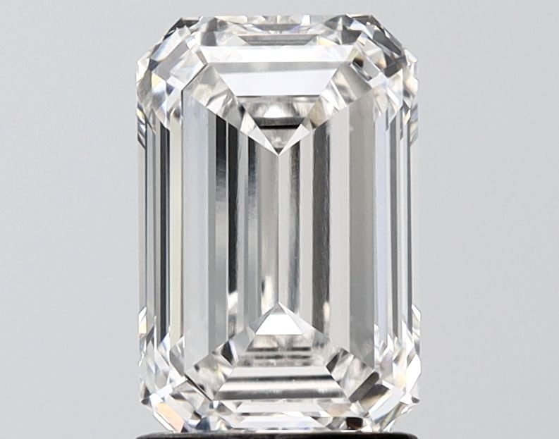 Loose Lab Diamond - IGI Emerald 2.01ct E VVS1: Loose Lab Diamond - IGI Emerald 2.01ct E VVS1 Experience the brilliance of nature, without the environmental impact - this stunning lab-grown diamond boasts exceptional clarity (VVS1) and color (E), m