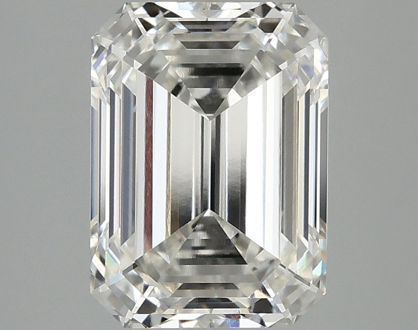 Loose Lab Diamond - IGI Emerald 3.1ct G VVS2: Loose Lab Diamond - IGI Emerald 3.1ct G VVS2 A rare and stunning lab-grown emerald-cut diamond, certified by the International Gemological Institute (IGI), boasts exceptional clarity with a VVS2 grade