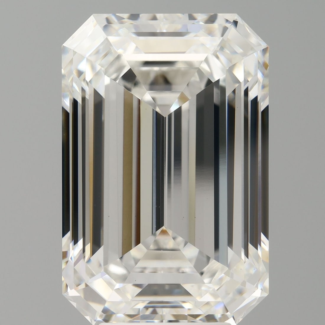 Loose Lab Diamond - IGI Emerald 7.52ct E VVS2: Loose Lab Diamond - IGI Emerald 7.52ct E VVS2 Experience the exceptional quality of this lab-grown diamond, boasting an impressive 7.52 carats and a vibrant E color grade that rivals natural emeralds.