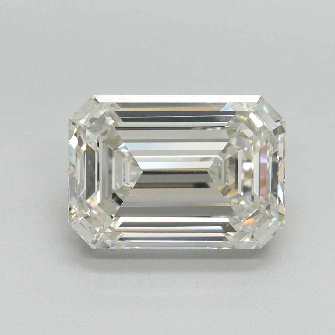 Loose Lab Diamond - IGI Emerald 3.58ct H VVS2: Loose Lab Diamond - IGI Emerald 3.58ct H VVS2 A rare opportunity to own a stunning lab-grown diamond, certified by the International Gemological Institute (IGI) as an Emerald 3.58ct H VVS2, boasting e