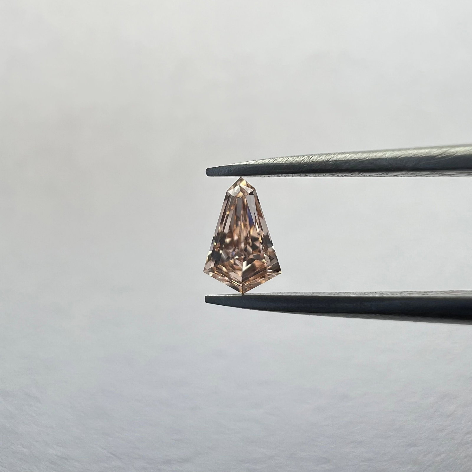 Brown VVS2 0.28ct Loose Lab Diamond: Brown VVS2 0.28ct Loose Lab Diamond A rare and unique opportunity to own a genuine lab-grown brown diamond, boasting exceptional clarity (VVS2) and a rich, warm color. This 0.28ct stone is cut with pr