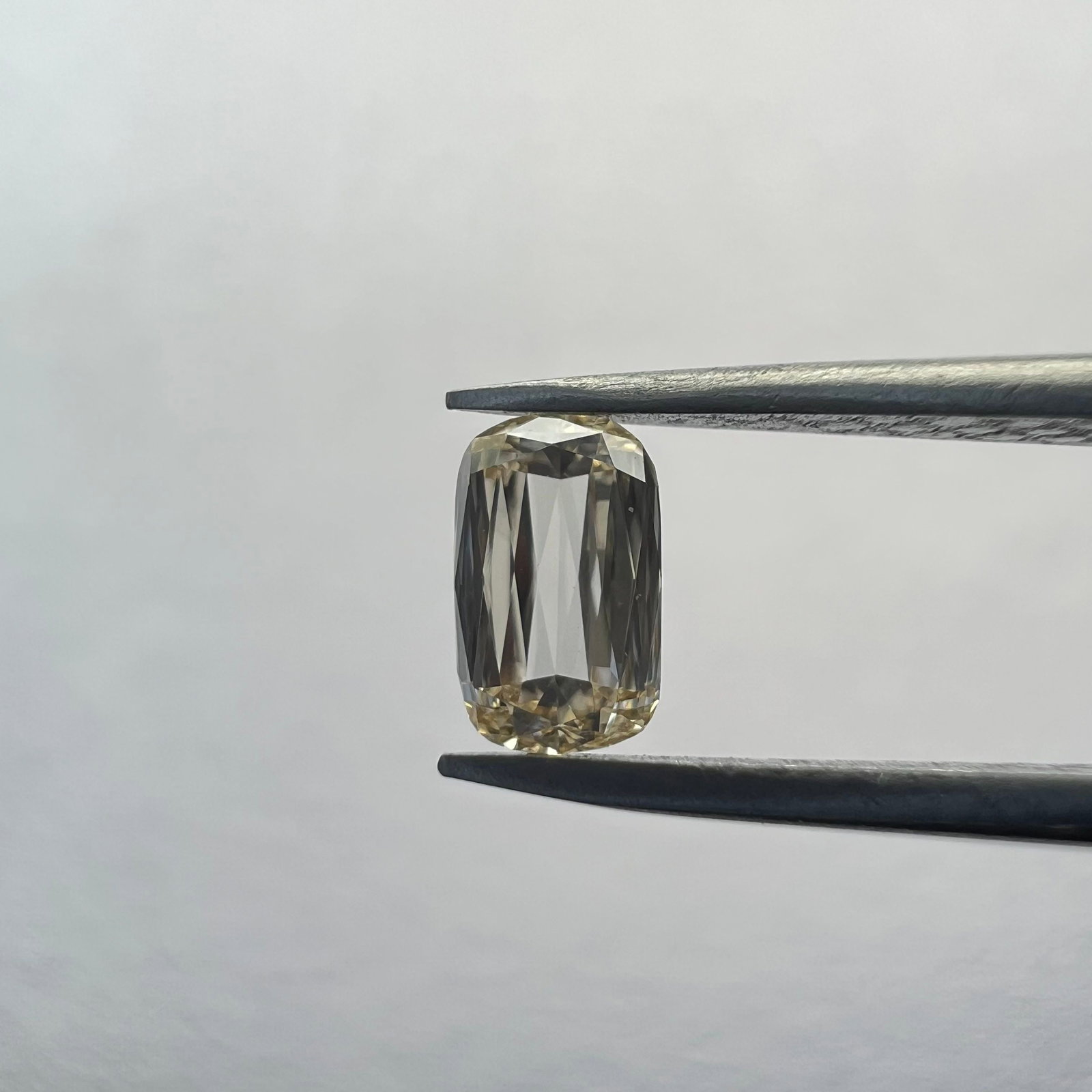 Brown VVS2 0.25ct Loose Lab Diamond: Brown VVS2 0.25ct Loose Lab Diamond A rare and unique opportunity to own a genuine lab-grown brown diamond, boasting exceptional clarity (VVS2) and cut quality. This 0.25ct stone shines with a warm, e