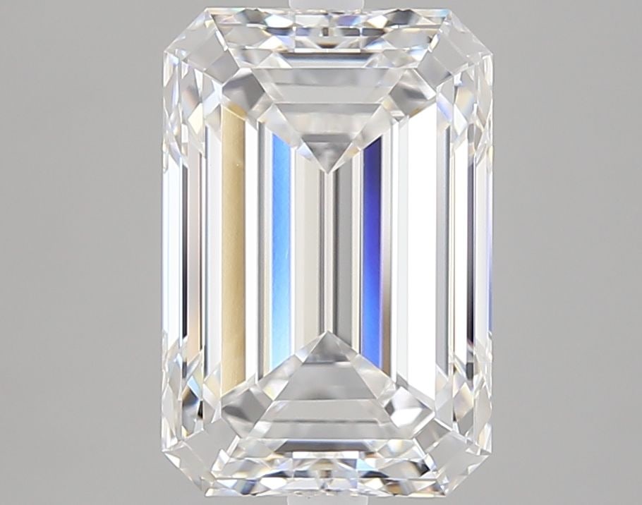 Loose Lab Diamond - IGI Emerald 3.78ct E VVS2: Loose Lab Diamond - IGI Emerald 3.78ct E VVS2 A rare and exceptional gem, this 3.78ct IGI Emerald cut lab diamond boasts an impressive clarity grade of VVS2, ensuring maximum brilliance and fire. Its
