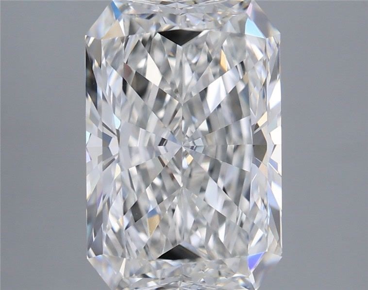 Loose Lab Diamond - GIA Radiant 3.5ct E VVS1: Loose Lab Diamond - GIA Radiant 3.5ct E VVS1 Experience the brilliance of a lab-grown diamond, certified by the prestigious GIA as a radiant 3.5ct E VVS1. This exceptional stone boasts an EX polish an