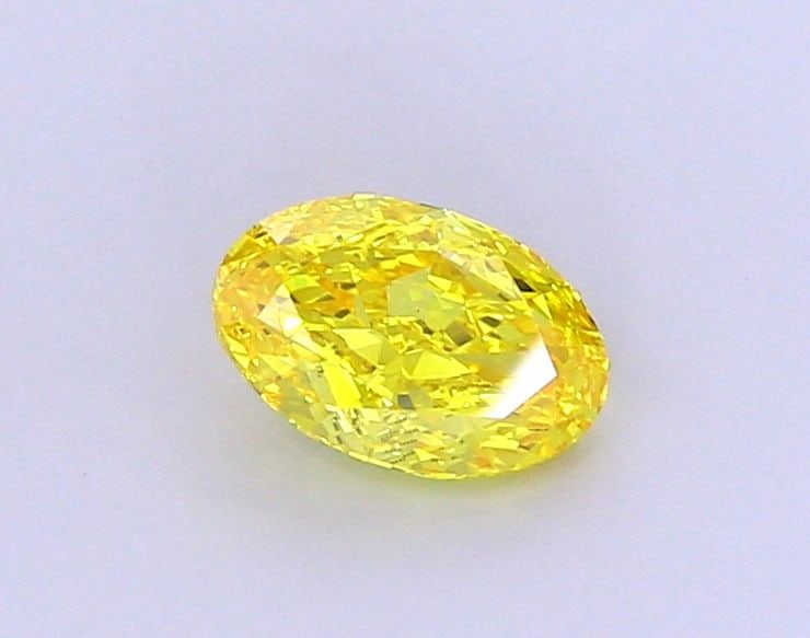 IGI Oval 1.5ct Fancy Vivid Yellow VVS2 Loose Lab Diamond: IGI Oval 1.5ct Fancy Vivid Yellow VVS2 Loose Lab Diamond Experience the warmth and brightness of a true fancy vivid yellow diamond, certified by the International Gemological Institute (IGI). This exc