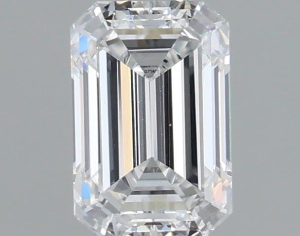 Loose Lab Diamond - IGI Emerald 0.63ct E VVS2: Loose Lab Diamond - IGI Emerald 0.63ct E VVS2 A rare and exceptional lab-grown diamond, certified by the International Gemological Institute (IGI), boasts an impressive 0.63 carat size with top-tier c