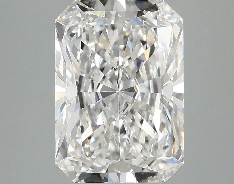 IGI Radiant 3.1ct E VVS2 Loose Lab Diamond: IGI Radiant 3.1ct E VVS2 Loose Lab Diamond Experience the brilliance of nature, without the environmental impact - this stunning IGI Radiant cut lab diamond boasts exceptional clarity (VVS2) and color