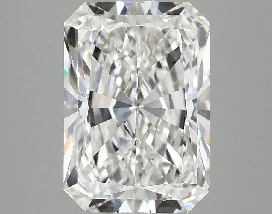 IGI Radiant 3.1ct E VVS2 Loose Lab Diamond: IGI Radiant 3.1ct E VVS2 Loose Lab Diamond Experience the brilliance of a lab-grown diamond, certified by IGI as a radiant E color, VVS2 clarity, and EX polish. This 3.1ct gem shines with exceptional