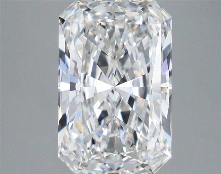 IGI Radiant 4.55ct F VVS1 Loose Lab Diamond: IGI Radiant 4.55ct F VVS1 Loose Lab Diamond A rare opportunity to own a truly unique and exceptional diamond, the IGI Radiant 4.55ct F VVS1 Loose Lab Diamond is a standout piece that boasts an impress