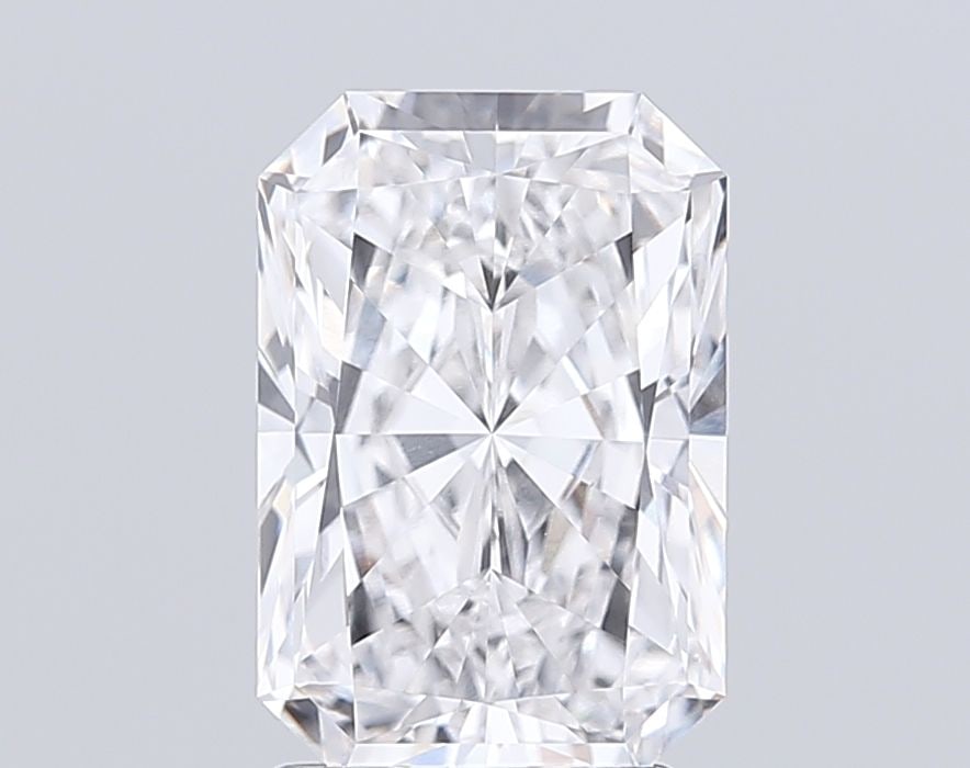 IGI Radiant 2.65ct E VVS1 Loose Lab Diamond: IGI Radiant 2.65ct E VVS1 Loose Lab Diamond Experience the brilliance of nature, without the environmental impact - this stunning IGI Radiant 2.65ct E VVS1 loose lab diamond shines with exceptional cl
