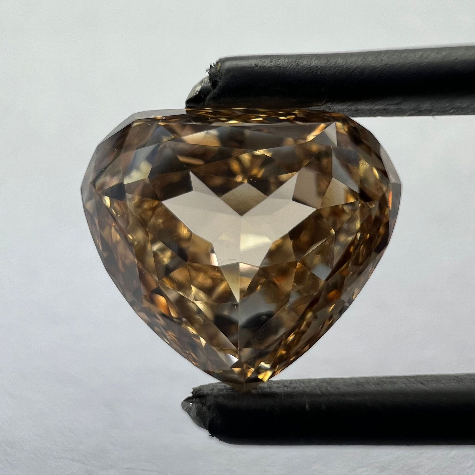 Orange VVS2 2.51ct Loose Lab Diamond: Orange VVS2 2.51ct Loose Lab Diamond A truly unique and breathtaking orange lab diamond, this 2.51ct VVS2 gemstone boasts an extraordinary color that sets it apart from the rest. Its exceptional clari