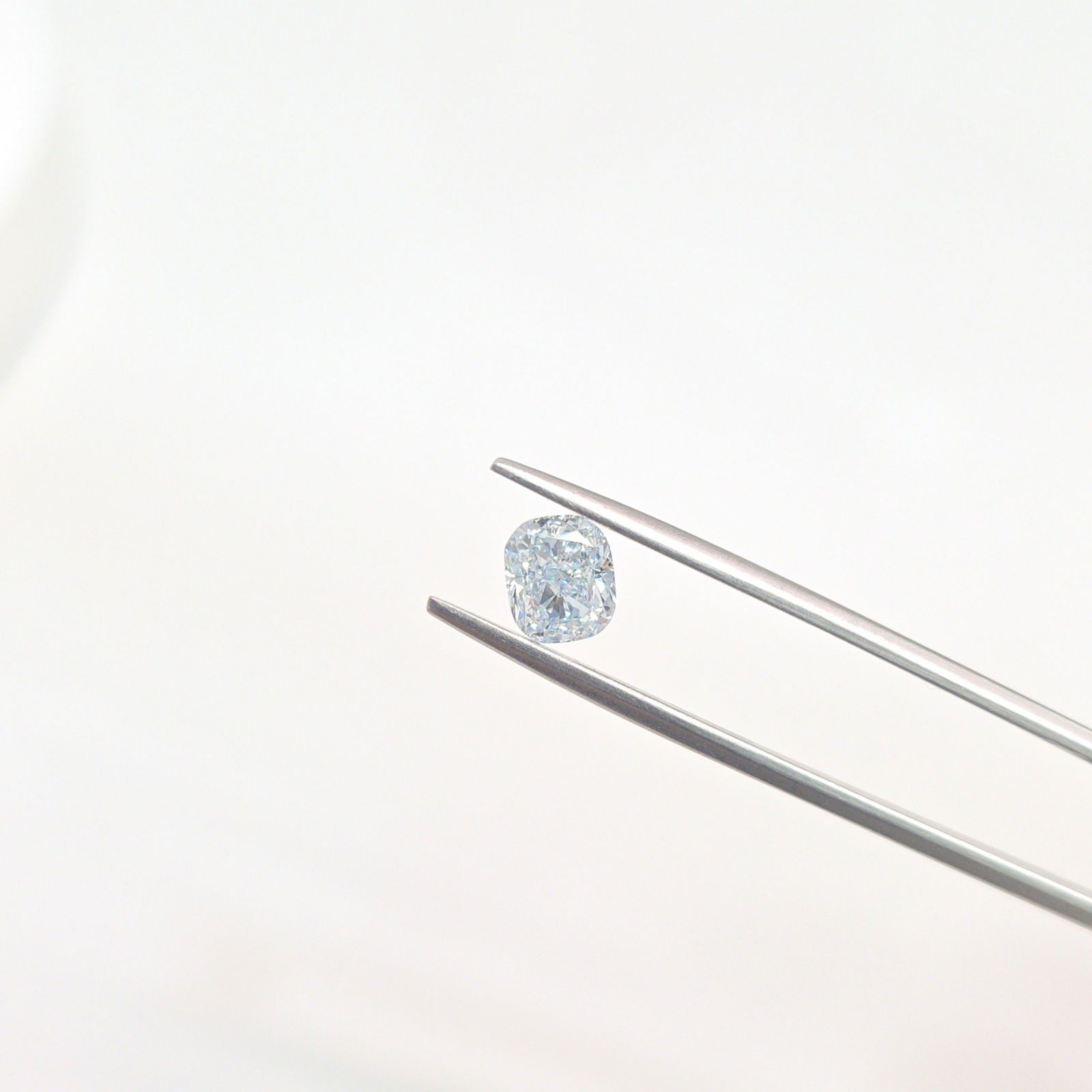 Light Blue VVS2 1.19ct Loose Lab Diamond Cushion Modified IGI: Light Blue VVS2 1.19ct Loose Lab Diamond Cushion Modified IGI Experience the rare beauty of a light blue diamond, one of the most unique and captivating colors in nature. This exceptional 1.19ct VVS2