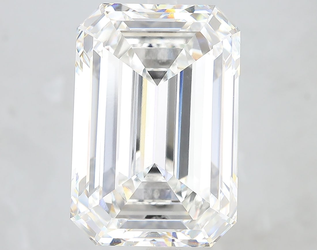 Loose Lab Diamond - IGI Emerald 15.05ct F VVS2: Loose Lab Diamond - IGI Emerald 15.05ct F VVS2 Experience the exceptional beauty of this lab-grown emerald-cut diamond, boasting an impressive 15.05 carats and a flawless VVS2 clarity grade. Its vibra