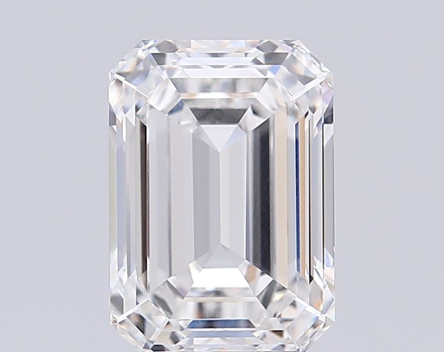 Loose Lab Diamond - IGI Emerald 5.03ct E VVS2: Loose Lab Diamond - IGI Emerald 5.03ct E VVS2 A stunning lab-grown diamond, certified by the International Gemological Institute (IGI) as an Emerald 5.03ct E VVS2, boasts exceptional clarity and cut q