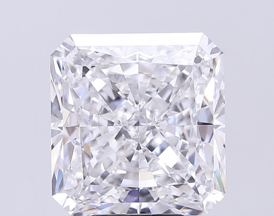 IGI Square Radiant 8.03ct E VVS2 Loose Lab Diamond: IGI Square Radiant 8.03ct E VVS2 Loose Lab Diamond Experience the brilliance of nature, crafted with precision in a lab. This stunning IGI Square Radiant diamond boasts an impressive 8.03 carats, boas