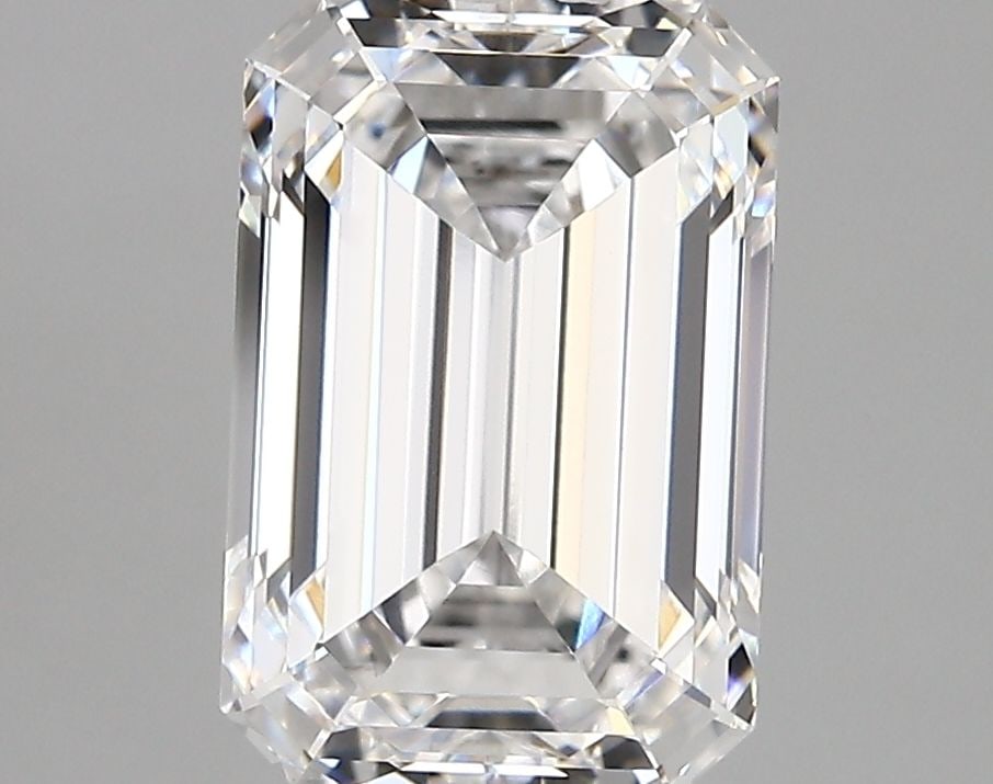IGI Emerald 3.32ct D VVS2 Loose Lab Diamond: IGI Emerald 3.32ct D VVS2 Loose Lab Diamond Experience the brilliance of nature's own masterpiece, a stunning IGI-certified lab-grown emerald-cut diamond boasting exceptional clarity and color. With