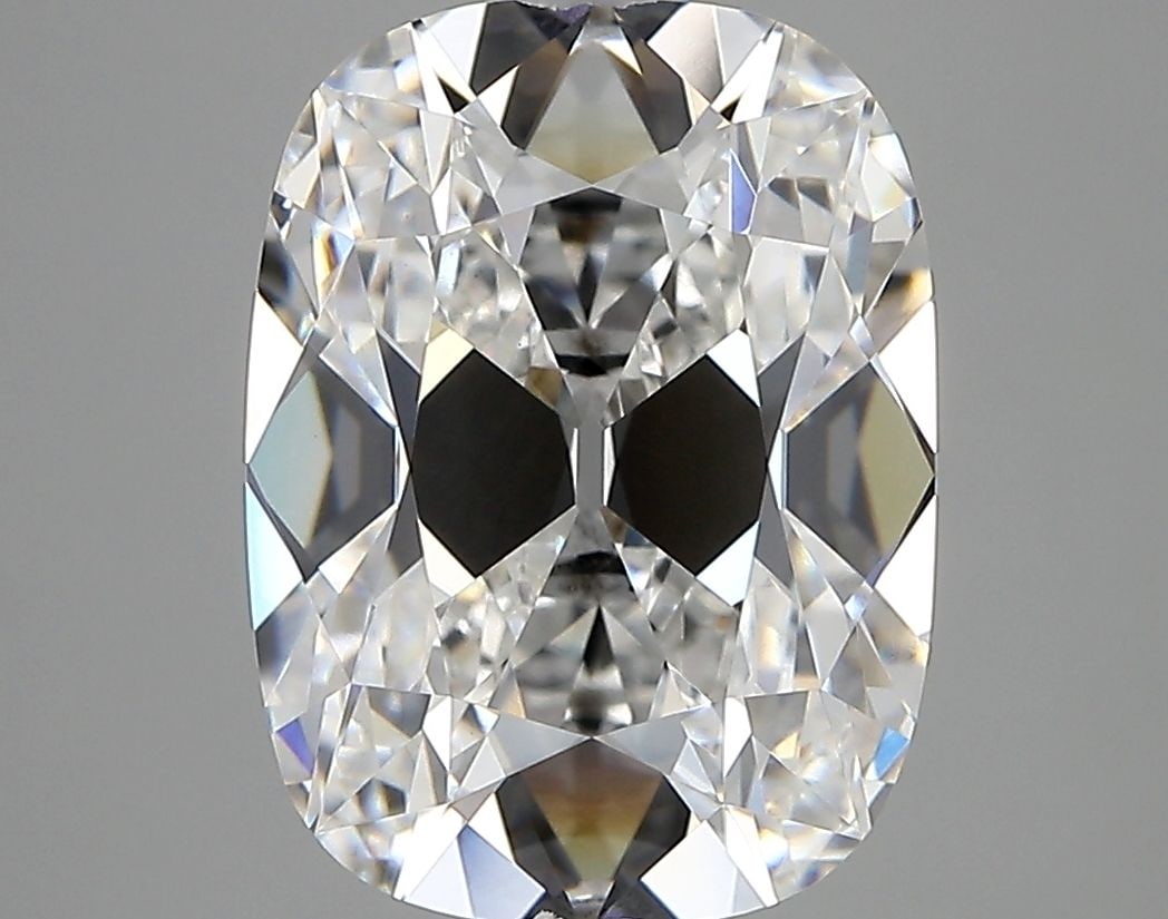 Loose Lab Diamond - IGI Cushion Modified 4.4ct D VVS2: Loose Lab Diamond - IGI Cushion Modified 4.4ct D VVS2 A rare and exceptional lab-grown diamond, certified by the International Gemological Institute (IGI), boasts an impressive 4.4 carats of unparalle