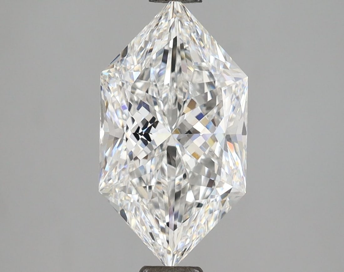 IGI Hexagonal 2.52ct E VVS2 Loose Lab Diamond: IGI Hexagonal 2.52ct E VVS2 Loose Lab Diamond A rare opportunity to own a genuine lab-grown diamond, certified by the International Gemological Institute (IGI), this 2.52ct E VVS2 loose gemstone boast