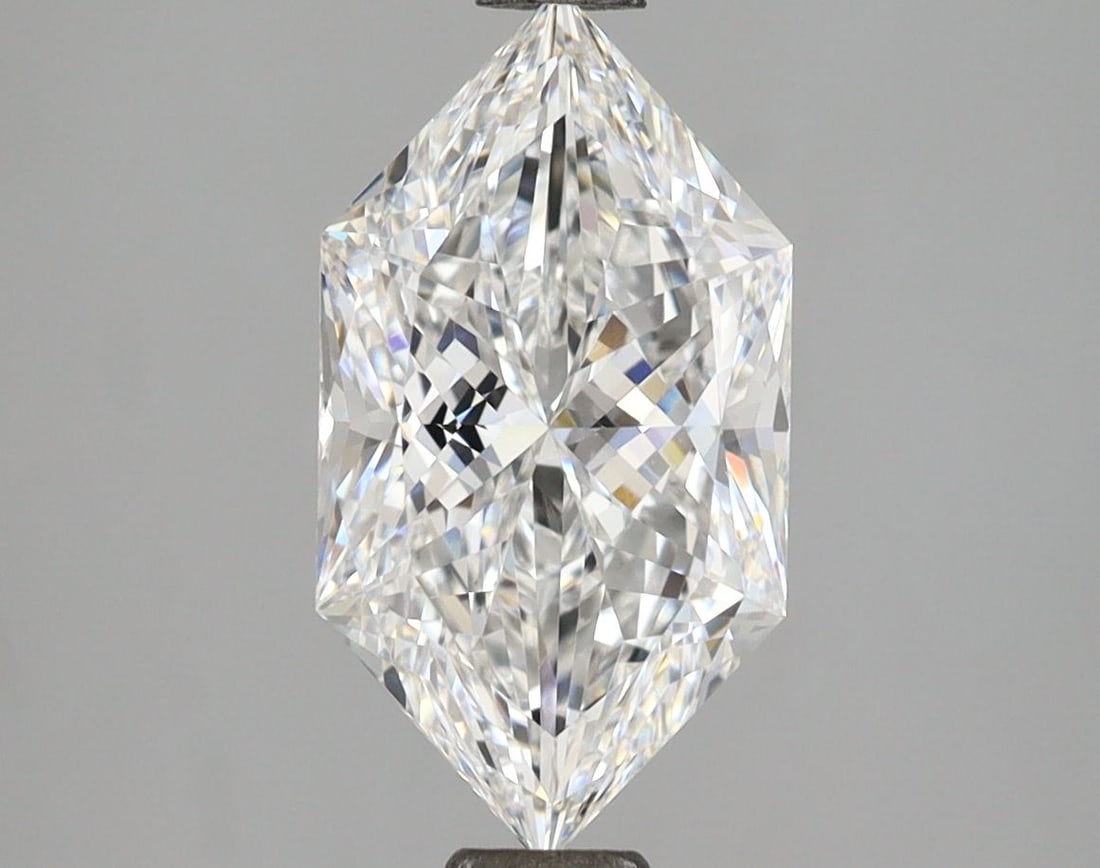 IGI Hexagonal 2.63ct E VVS2 Loose Lab Diamond: IGI Hexagonal 2.63ct E VVS2 Loose Lab Diamond Experience the brilliance of a lab-grown diamond, certified by IGI as a 2.63ct E VVS2 loose gemstone. This exceptional stone boasts an EX polish and symme