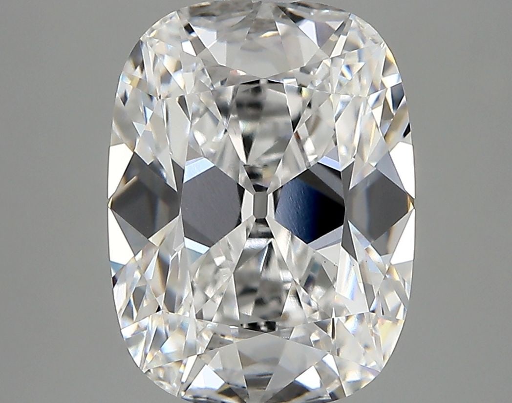 Loose Lab Diamond - IGI Cushion Modified 4.35ct D VVS2: Loose Lab Diamond - IGI Cushion Modified 4.35ct D VVS2 A rare and exceptional lab-grown diamond, certified by the International Gemological Institute (IGI), boasts an impressive 4.35 carats of excepti